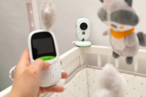 Bild einer Babyphone Kamera im Kinderzimmer