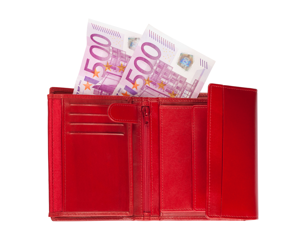 Rote Brieftasche mit zwei fünfhundert Euro Scheinen